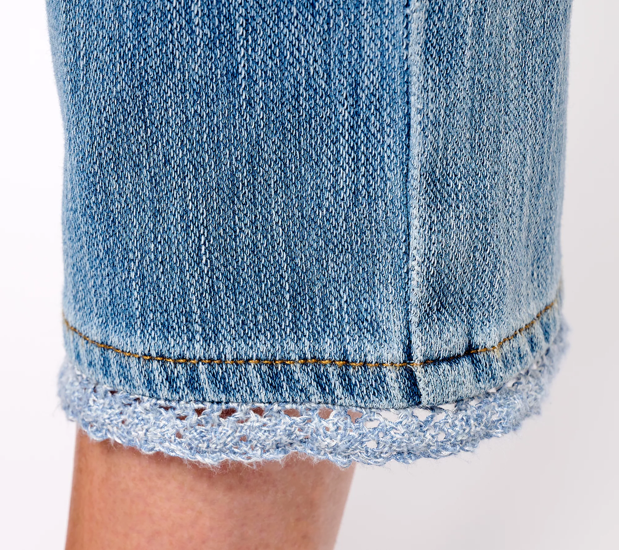 "As Is" Isaac Mizrahi Live! Knit Denim Petite Pull-On Jeans