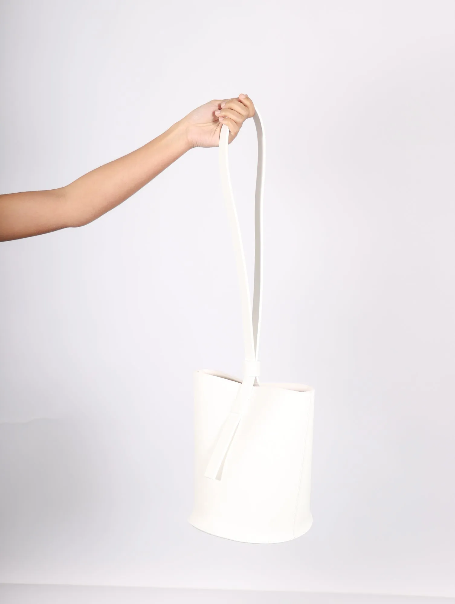 Arrhe Studio Cilindro Shoulder Bag in White by Arrhe Studio