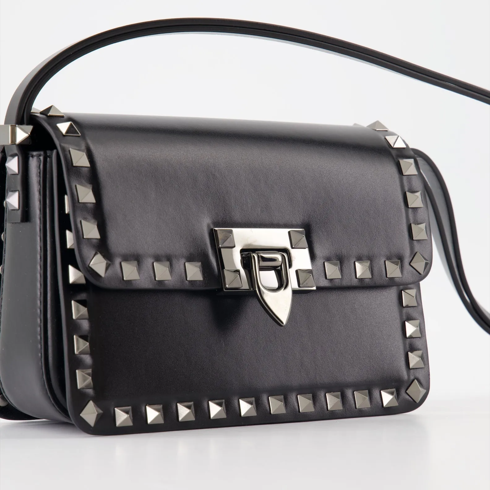 Rockstud23 Smooth Leather Bag