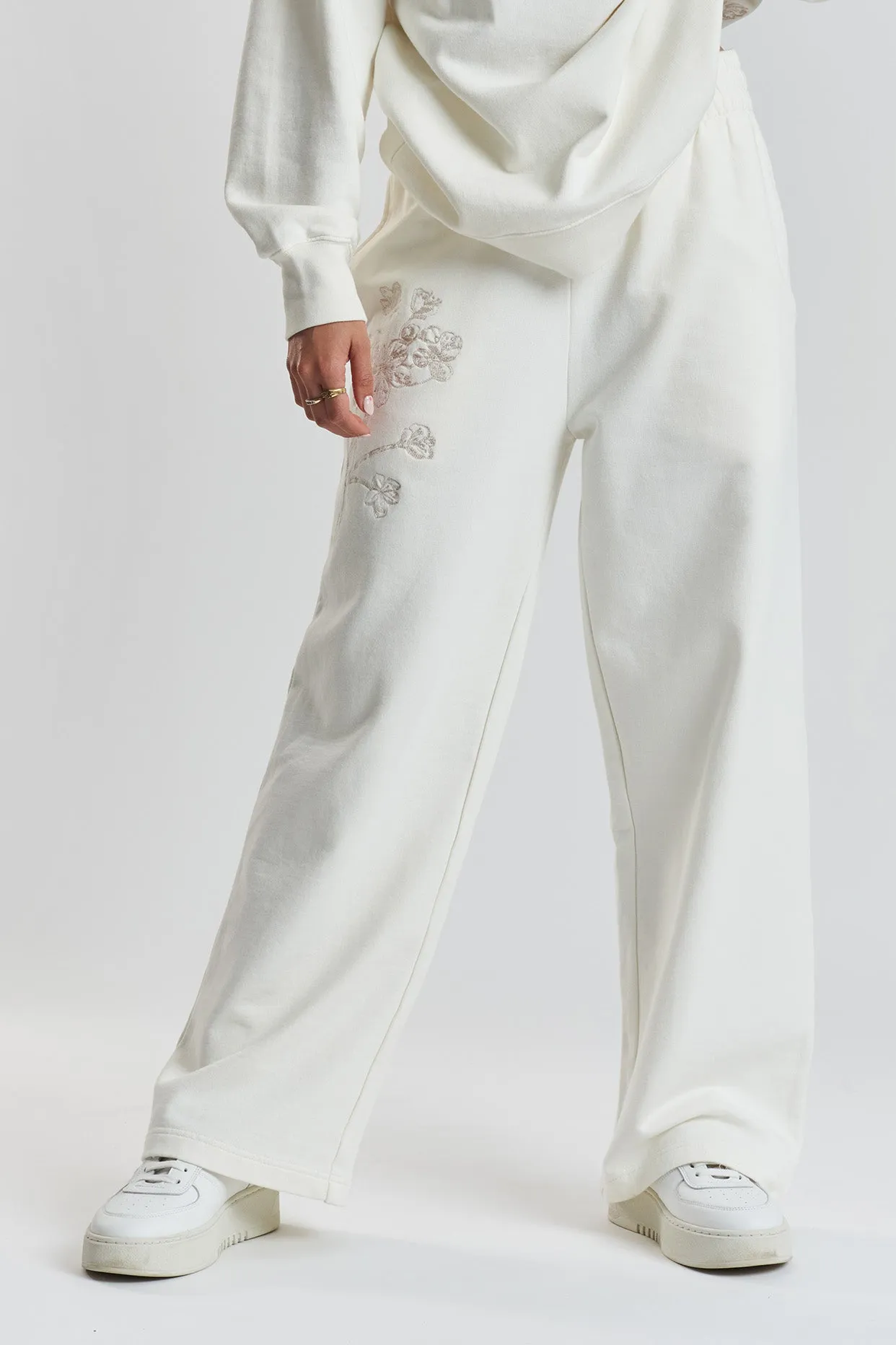 Sitka blossom-embroidered cotton joggers - Moonlight White