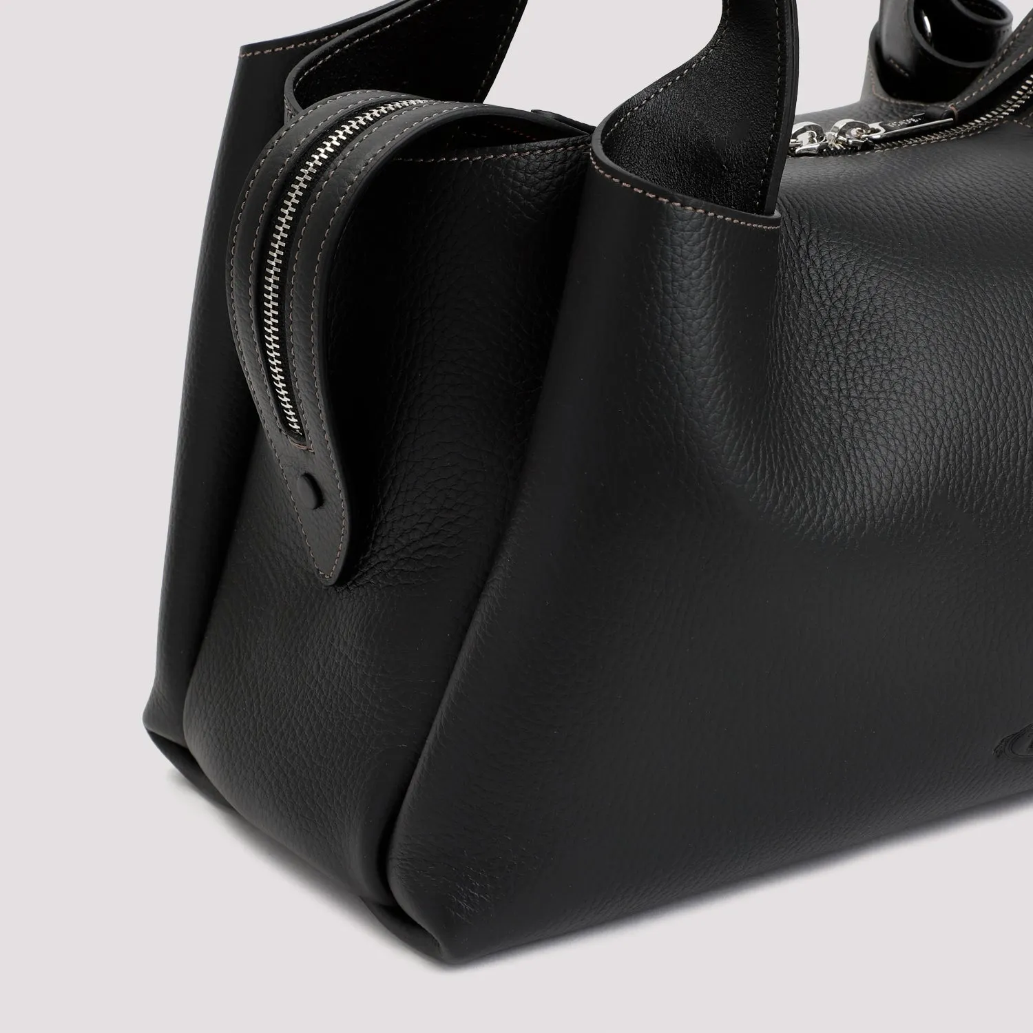 TOD'S Stylish and Versatile Black Leather Shoulder Bag for Women