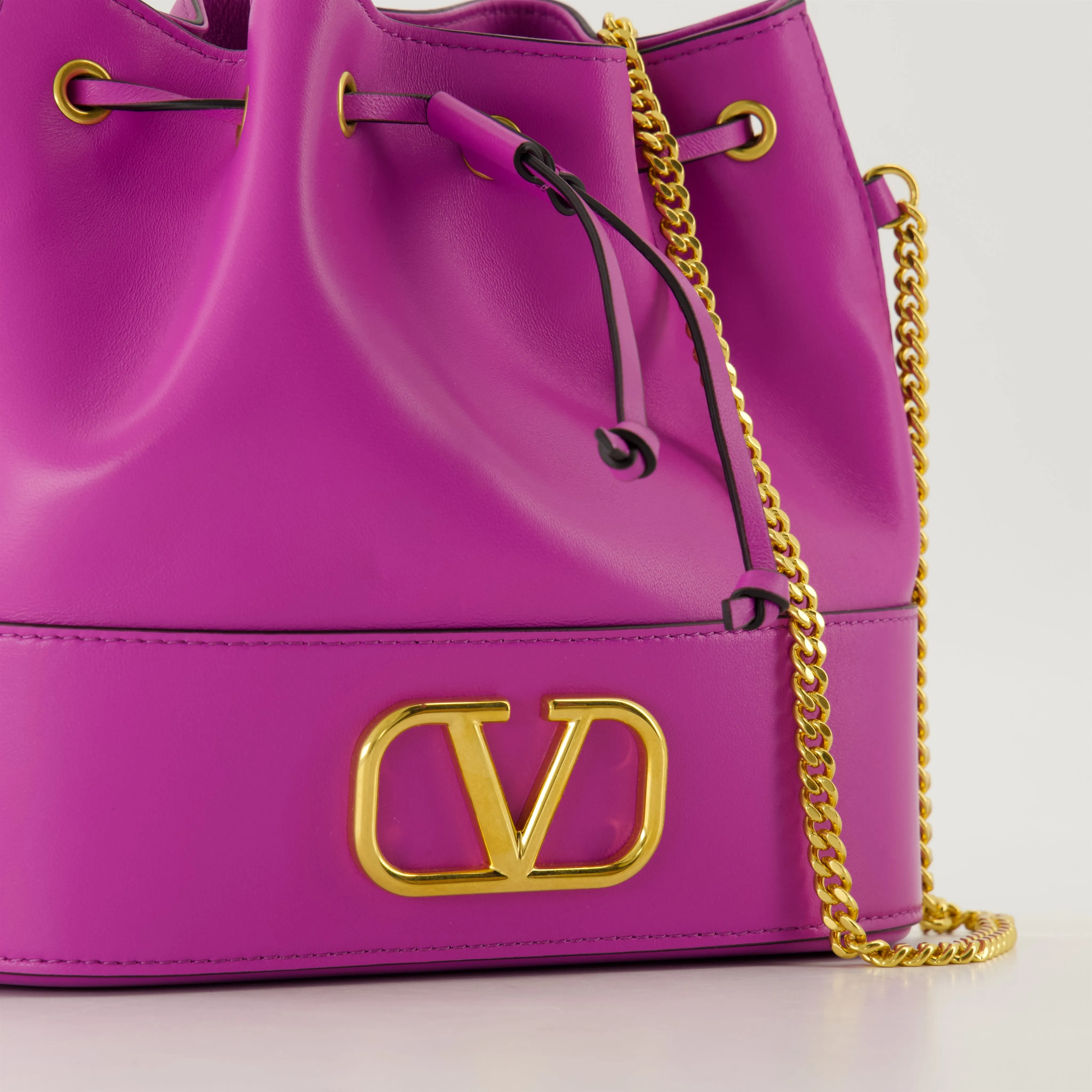 Violet Leather Bucket Bag with VLogo